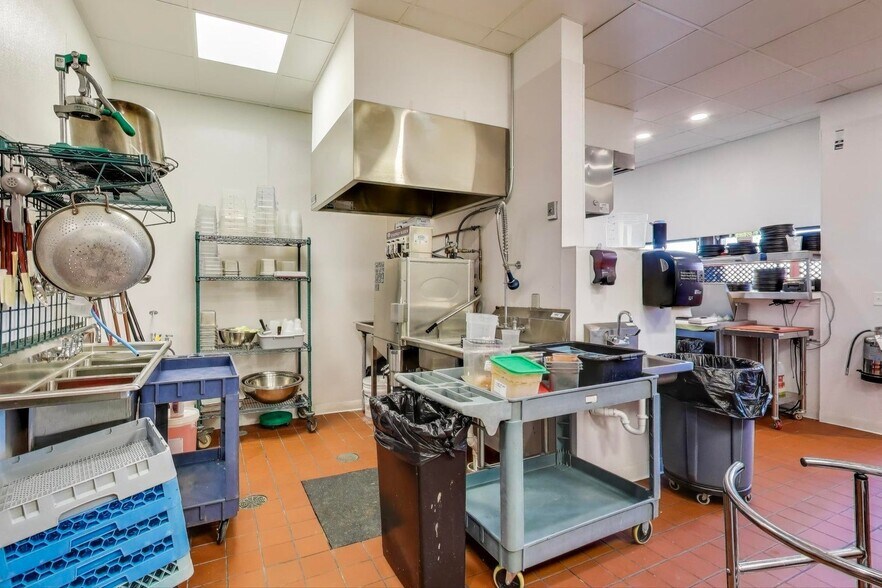 More Photos Of 3552 Market Ln, Kenosha Restaurant For Sale