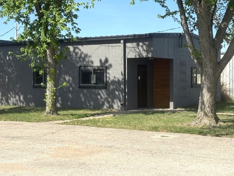Primary Photo Of 1015 W Woodside St, Mcpherson Industrial For Sale