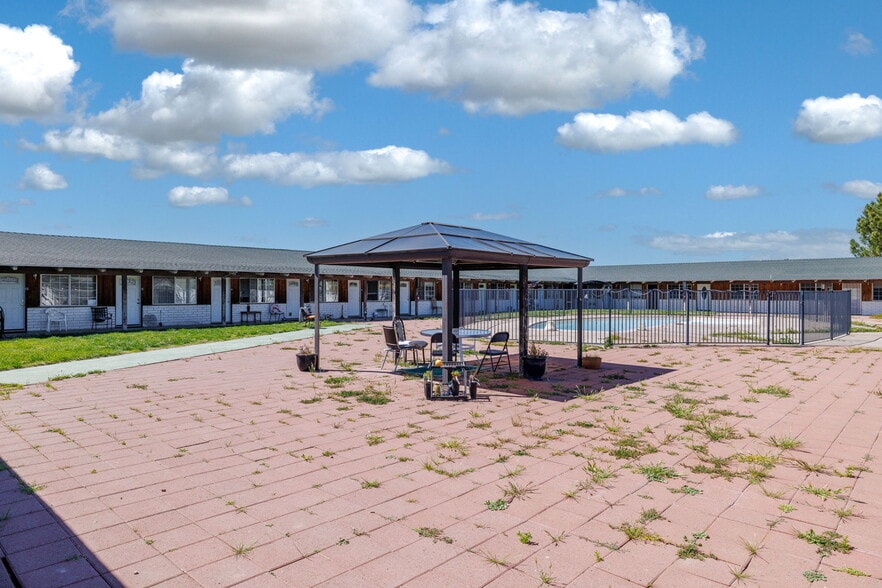 More Photos Of 12900 Soda Lake Rd, Santa Margarita Hotel For Sale