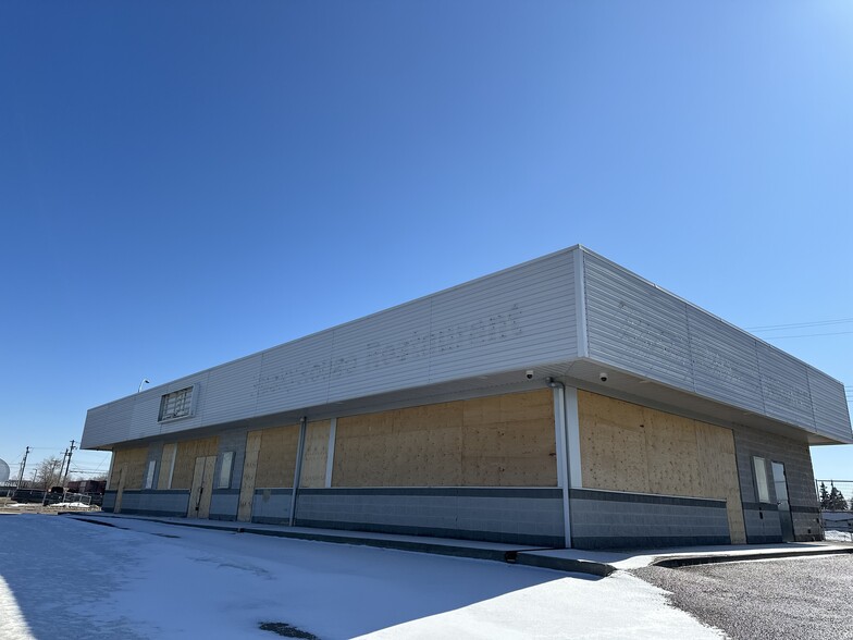 Primary Photo Of 1041 14 Av, Wainwright General Retail For Lease