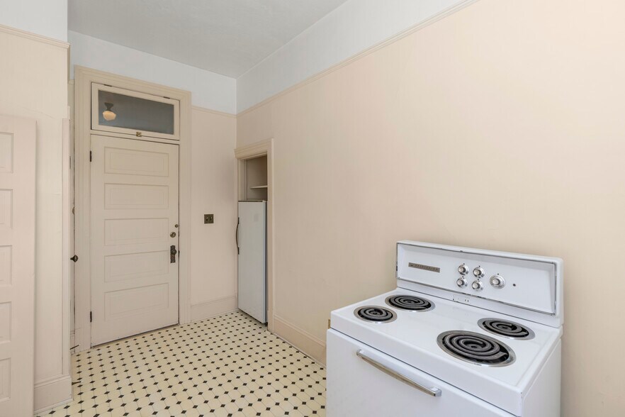 More Photos Of 714-716 NW 24th Pl, Portland Apartments For Sale