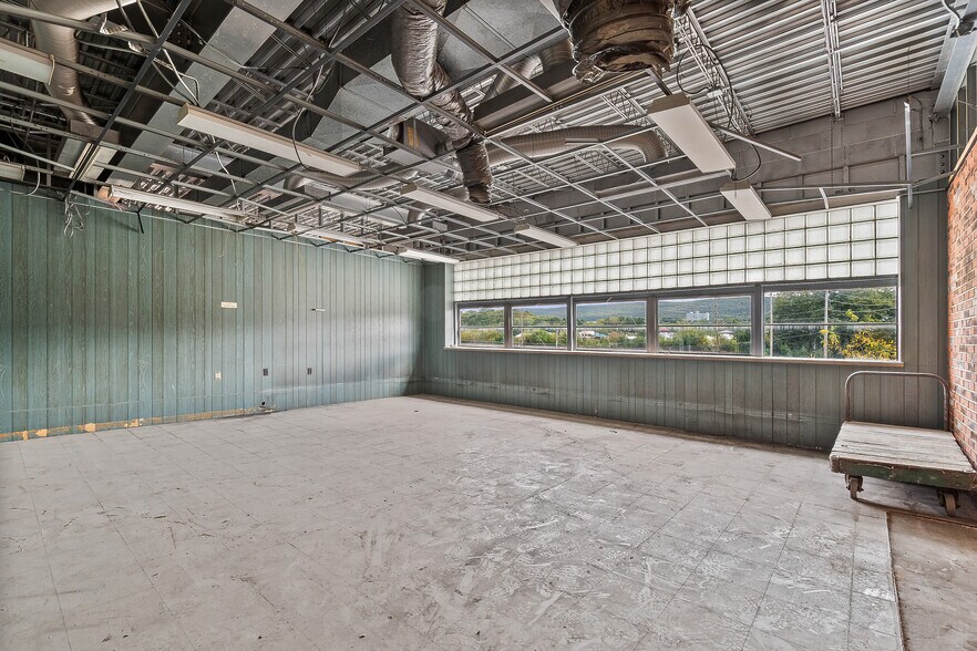 More Photos Of 90 E Union St, Wilkes-Barre Light Distribution For Lease