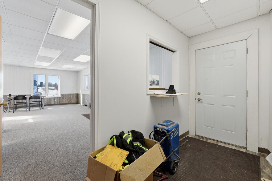 More Photos Of 5500 Prairie Dr, Plover Flex For Sale