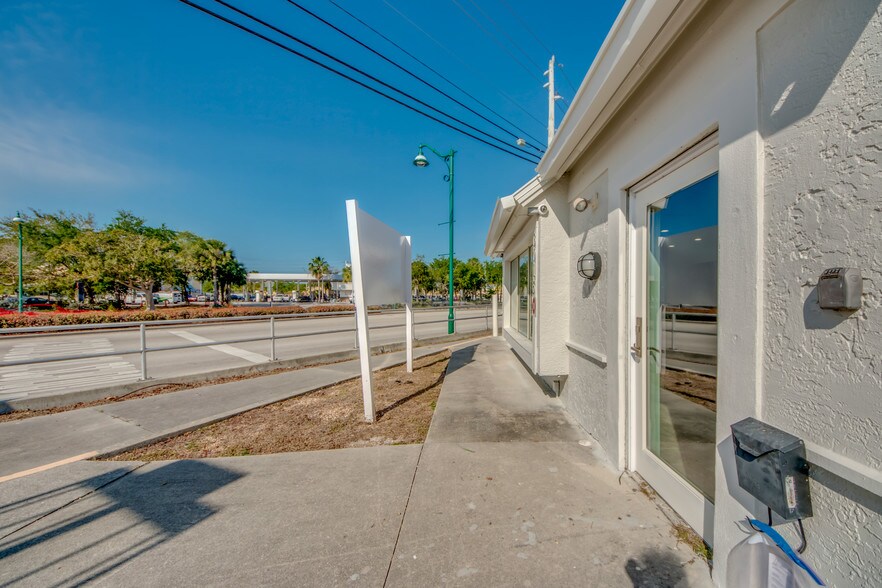 More Photos Of 3015 Tamiami Trl E, Naples Storefront Retail Office For Sale