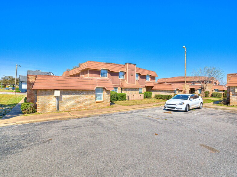 More Photos Of 7404 Lyrewood Ln, Oklahoma City Apartments For Sale