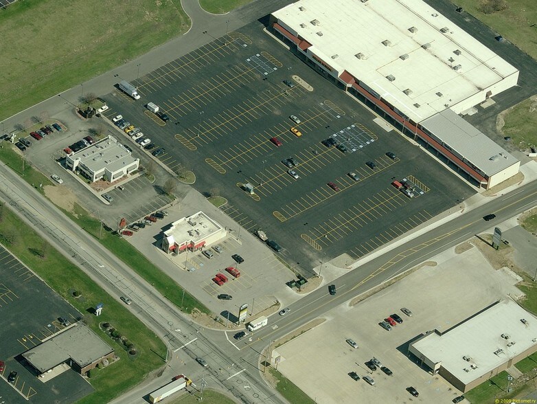 More Photos Of 2008-2028 Lincolnway E, Goshen Storefront For Lease