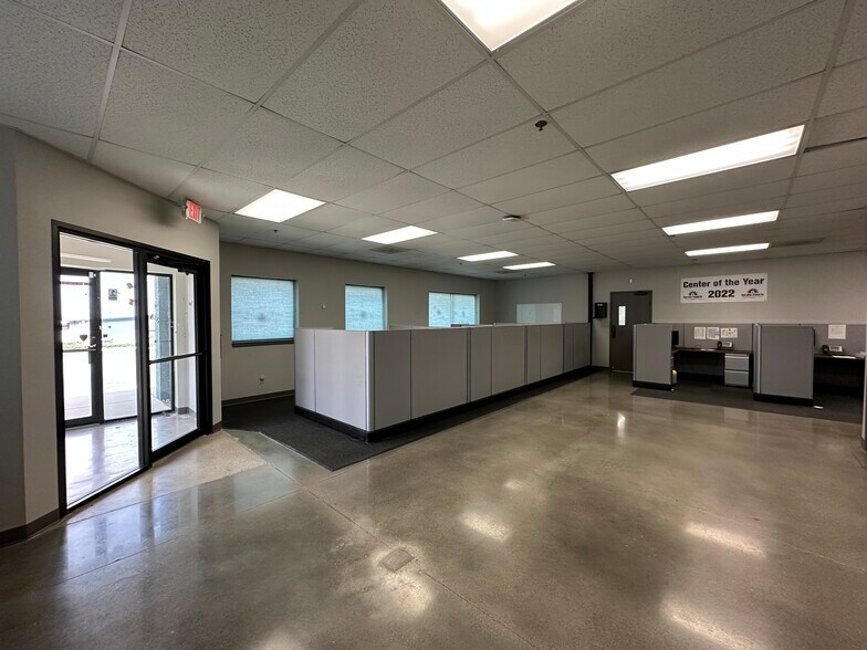 More Photos Of 1650 Skyway Dr, Longmont Manufacturing For Lease