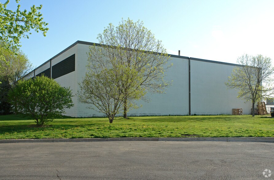 More Photos Of 998 Berwood Ave, Vadnais Heights Light Manufacturing For Lease