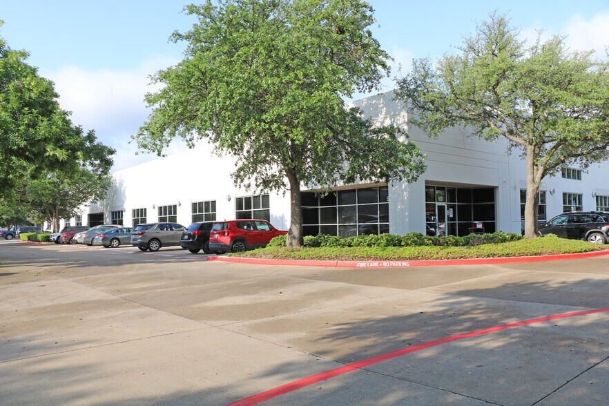 More Photos Of 16650 Westgrove Dr, Addison Light Manufacturing For Lease