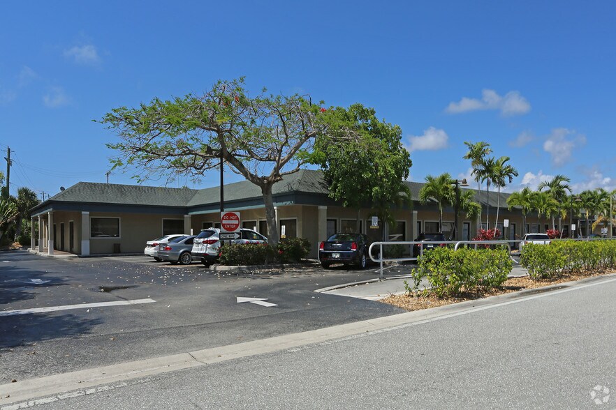 More Photos Of 134-160 NW 16th St, Boca Raton Light Distribution For Lease