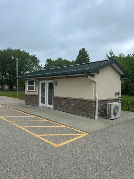 Primary Photo Of 102 W Lawrence St, Kearney Freestanding For Sale