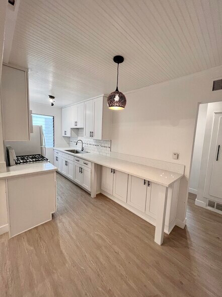 More Photos Of 726 N Alfred St, West Hollywood Apartments For Sale