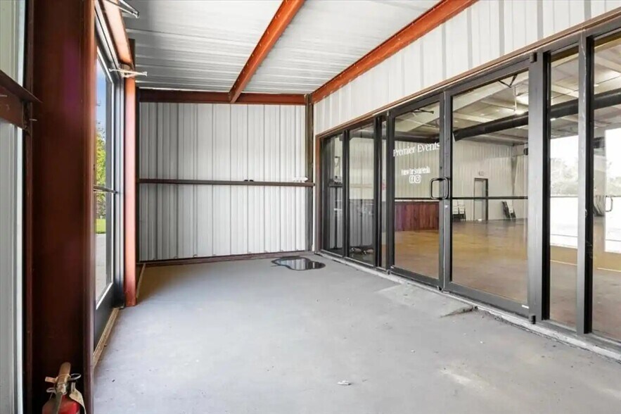 More Photos Of 401 I-30, Winfield Warehouse For Sale