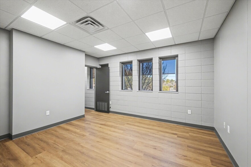 More Photos Of 369 Office Plaza Dr, Tallahassee Office For Lease