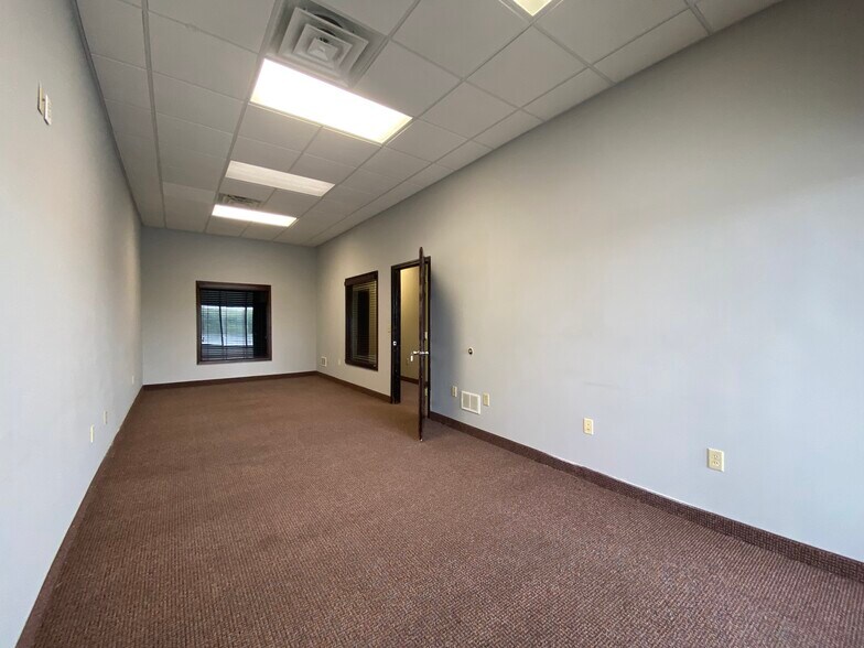 More Photos Of 2801 Bertholet Blvd, Valparaiso Office For Sale