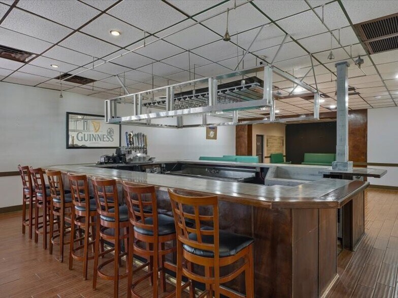 More Photos Of 8797 20th St, Vero Beach Hotel For Lease