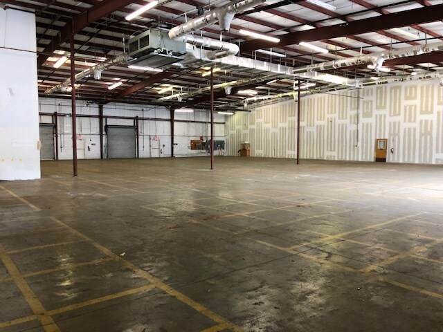More Photos Of 2230C 31st St S, Saint Petersburg Warehouse For Lease