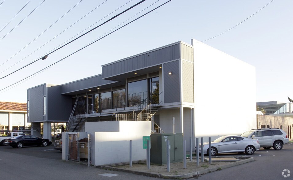 More Photos Of 823 Jefferson St, Fairfield Office For Lease