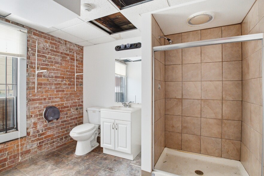 More Photos Of 297 Franklin St, Buffalo Restaurant For Lease
