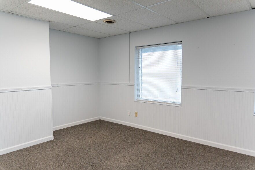 More Photos Of 4848 S 120th St, Omaha Loft Creative Space For Lease