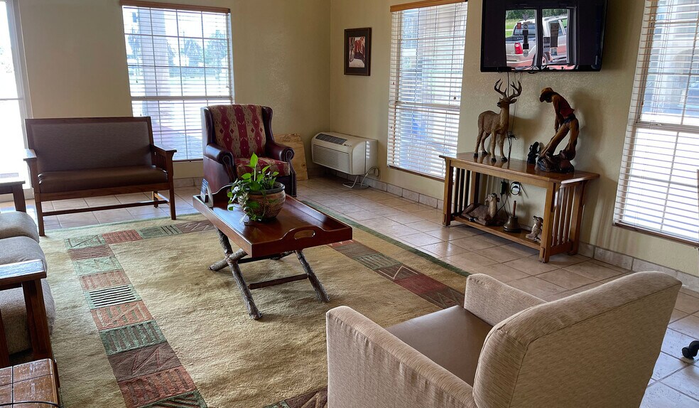 More Photos Of 207 US Highway 77 S, Hallettsville Hotel For Sale
