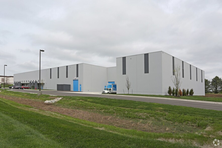 More Photos Of 9511 Legler Rd, Lenexa Warehouse For Sale