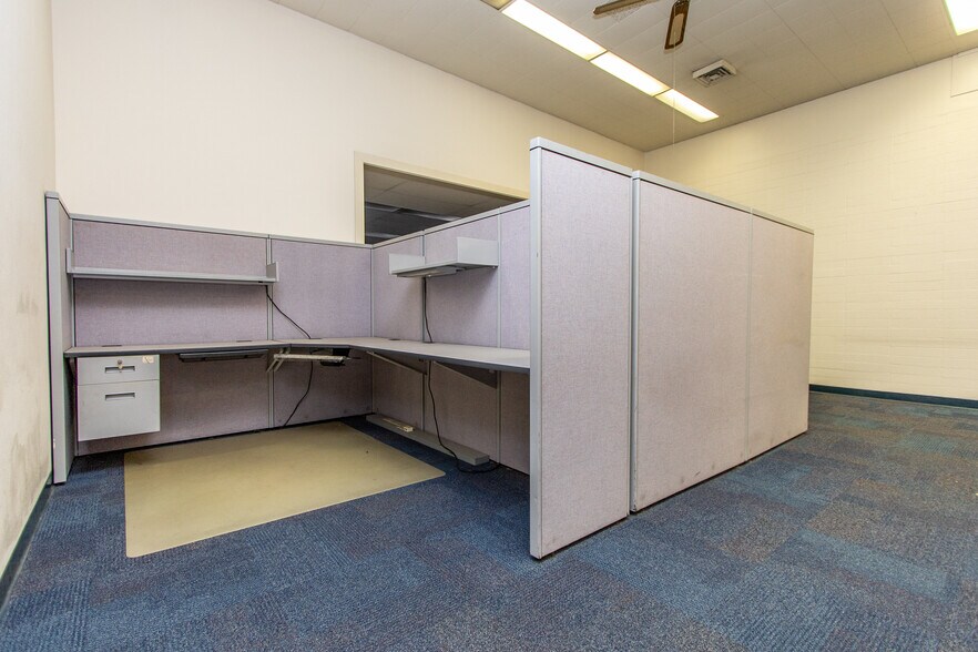 More Photos Of 971 E Broadway Ave, Atwater Office For Lease