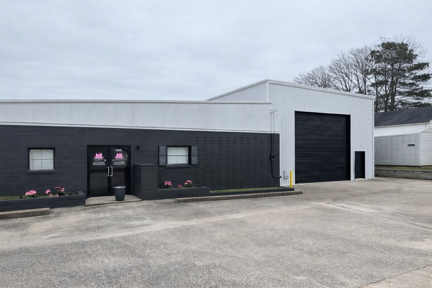 Primary Photo Of 8456 Newman St, Douglasville Light Manufacturing For Sale