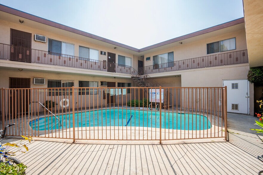 More Photos Of 6535 Fulton Ave, Van Nuys Apartments For Sale