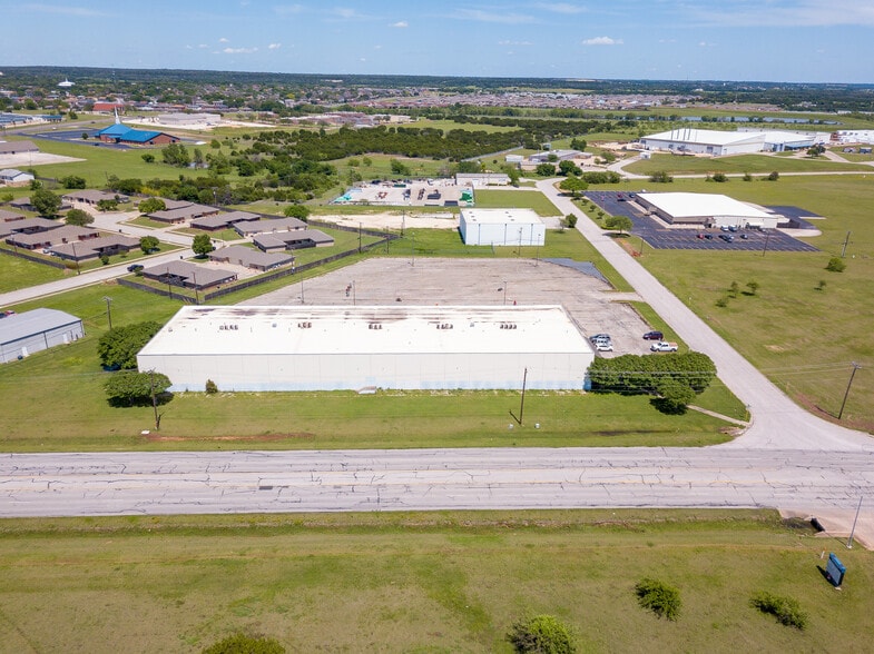More Photos Of 902 N Twin Creek Dr, Killeen Warehouse For Lease
