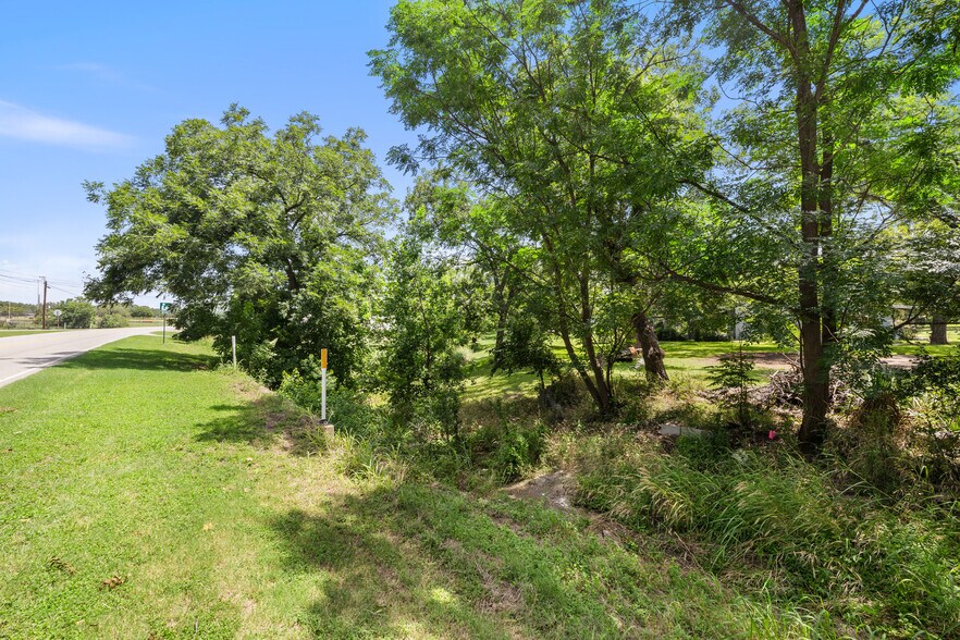 More Photos Of 404 Nugent ave, Johnson City Flex For Sale