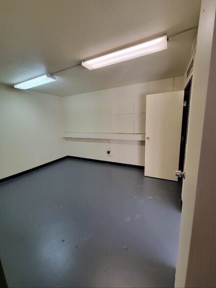 More Photos Of 245-261 E 157th St, Gardena Manufacturing For Sale