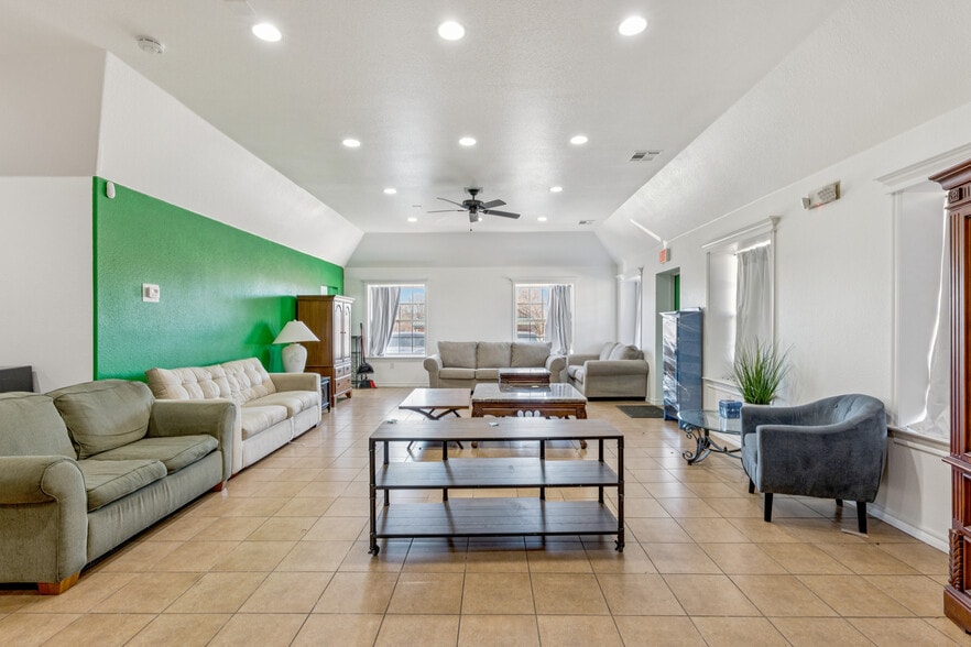 More Photos Of 862 W Taft Ave, Sapulpa Freestanding For Sale