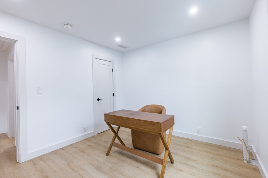 More Photos Of 1685 Lower Roswell Rd, Marietta Medical For Lease