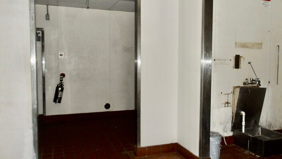 More Photos Of 505 E Edinburg Ave, Elsa Fast Food For Lease