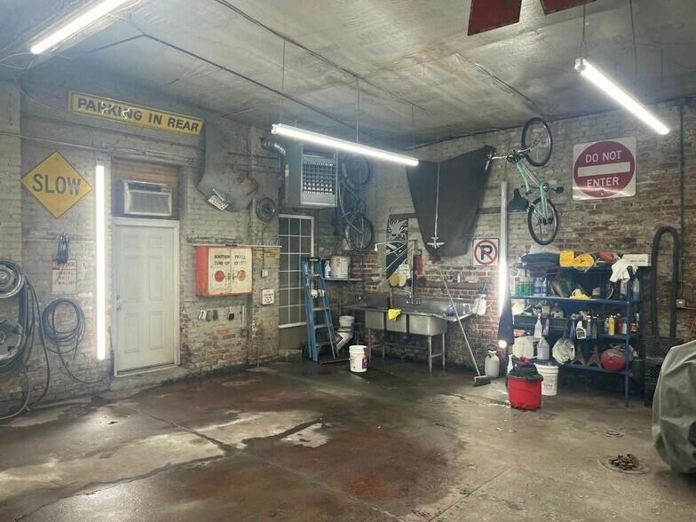 More Photos Of 2624 N Monroe St, Spokane Auto Repair For Sale