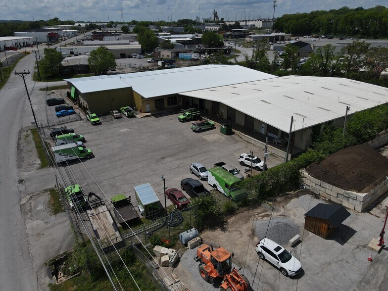 More Photos Of 410 McNally Dr, Nashville Warehouse For Lease