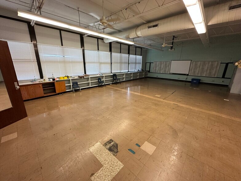 More Photos Of 1100 E Kearney St, Springfield Schools For Sale