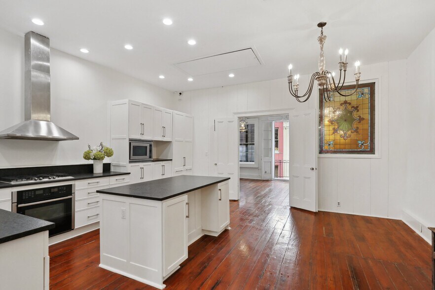 More Photos Of 235 Chartres St, New Orleans Storefront Retail Office For Sale