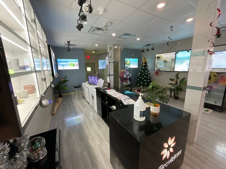 More Photos Of 107 W Delaware, Decatur Freestanding For Sale