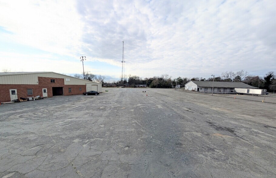 More Photos Of 4453 Broadway, Macon-Bibb Distribution For Lease