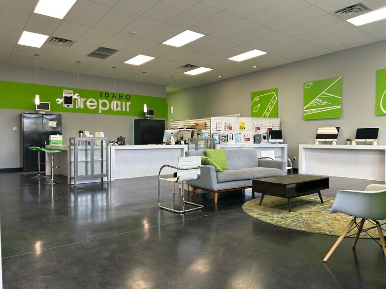 More Photos Of 2175 E Cinema Dr, Meridian Storefront For Lease
