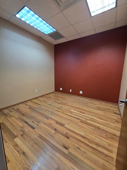 More Photos Of 325 W 2nd St, Hastings Loft Creative Space For Lease