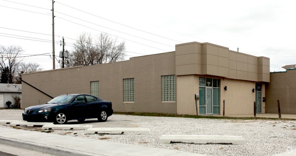 Primary Photo Of 1032 Main St, Indianapolis Restaurant For Lease