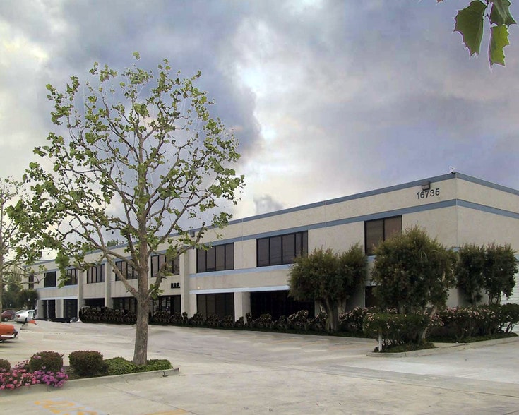 More Photos Of 16735-16745 Saticoy St, Van Nuys Service For Lease