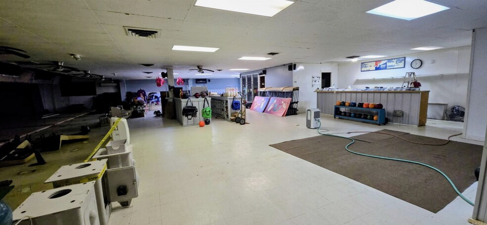 More Photos Of 2013 Falls Blvd N, Wynne Sports And Entertainment For Sale