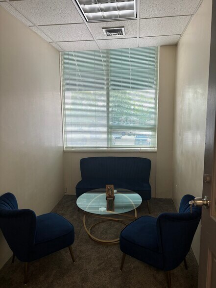 More Photos Of 220 Old Country Rd, Mineola Office For Lease