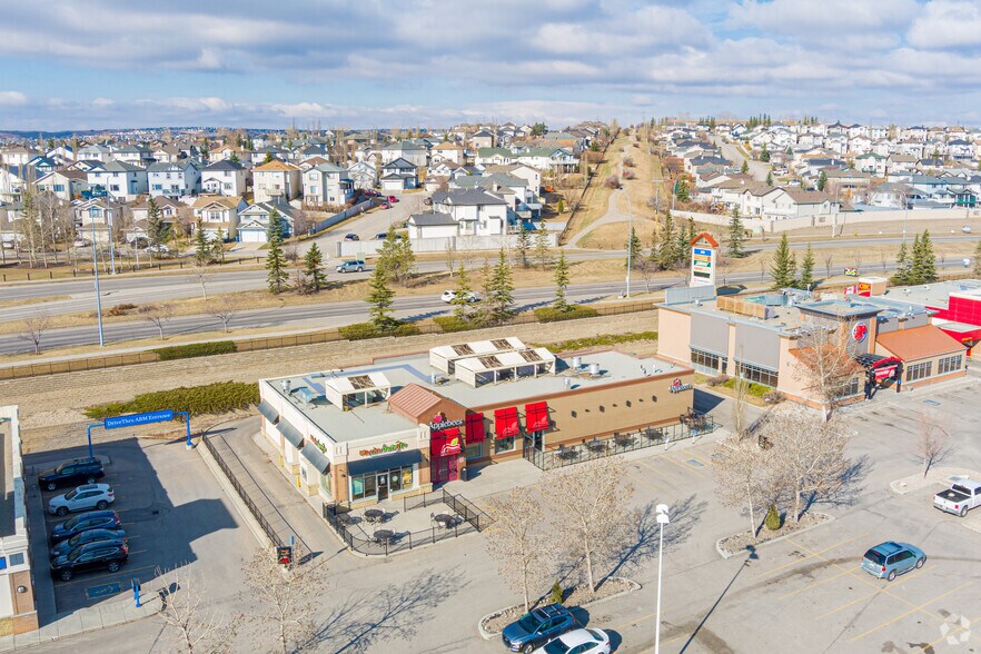 More Photos Of 388 NE Country Hill Blvd, Calgary Restaurant For Lease