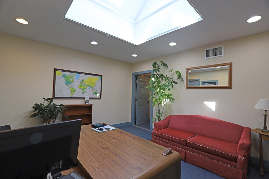 More Photos Of 49 Locust St, Falmouth Office Residential For Lease