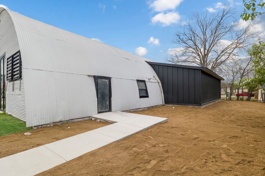 More Photos Of 322 Lucas St, San Antonio Auto Repair For Sale